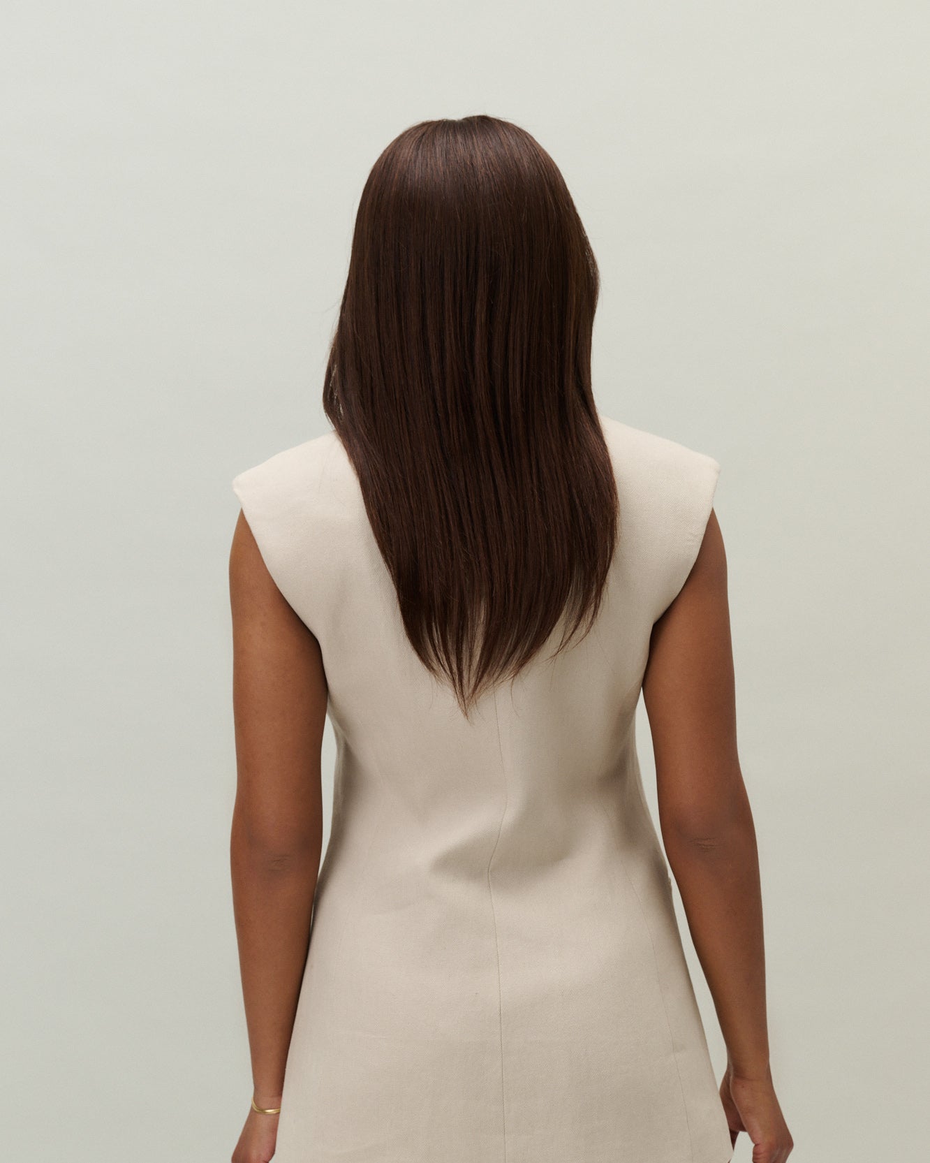 Peony Wig 30 cm dark brown Remy human hair wig with smooth layered lengths and natural movement, shown from the back on model.