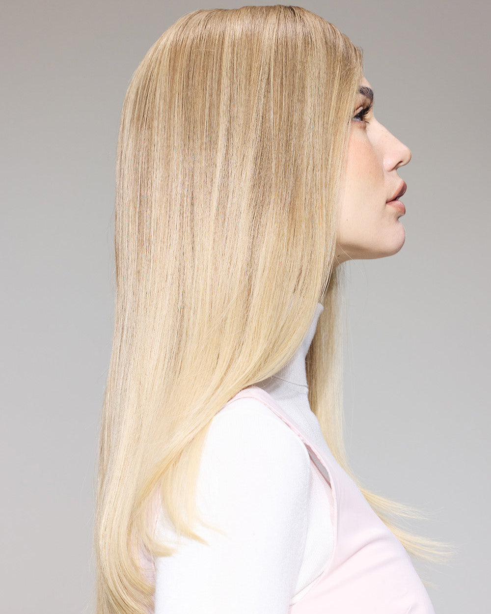 Shine Tone Cool Beige – non-permanent color gel effect on straight blonde hair, model facing slightly forward against grey background.