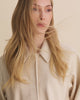 Video of Statice Wig 40 cm in medium blonde with money-piece highlights and natural darker root, showing hair movement and realistic HD lace front on model.